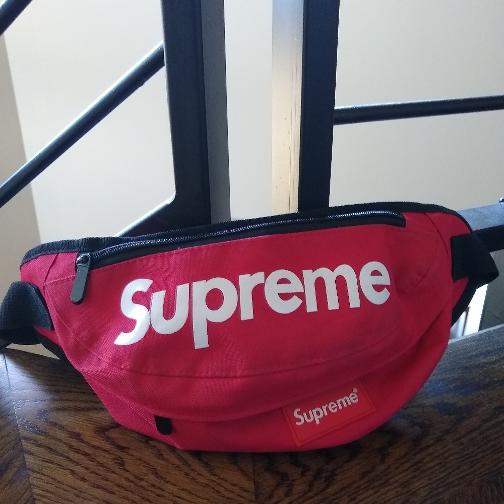 SUPREME fanny pack